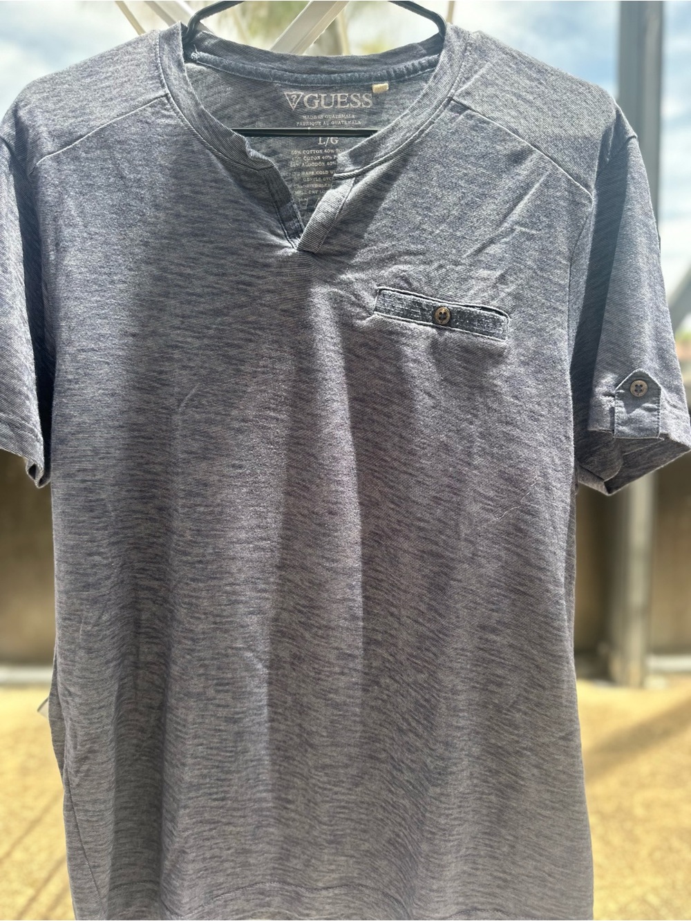 GUESS Men’s Blue Short-Sleeve button Pocket Tee